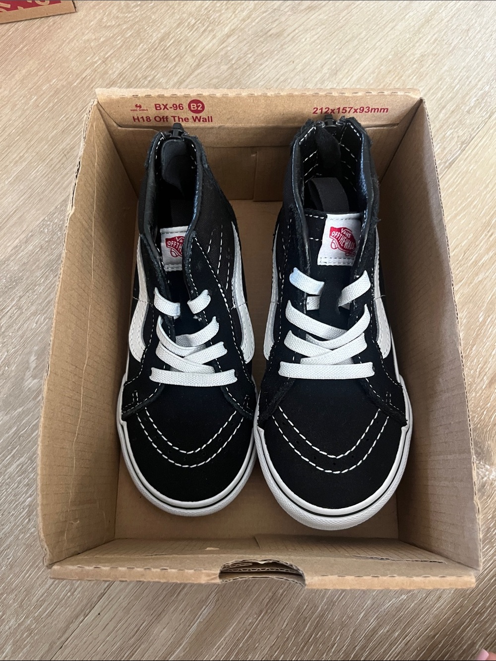 Vans toddlers. Black and White High-Top Skate Sneakers. Zipper in back